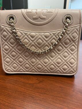 Tory Burch Quilted Shoulder Bag in Light Beige with Gold Chain